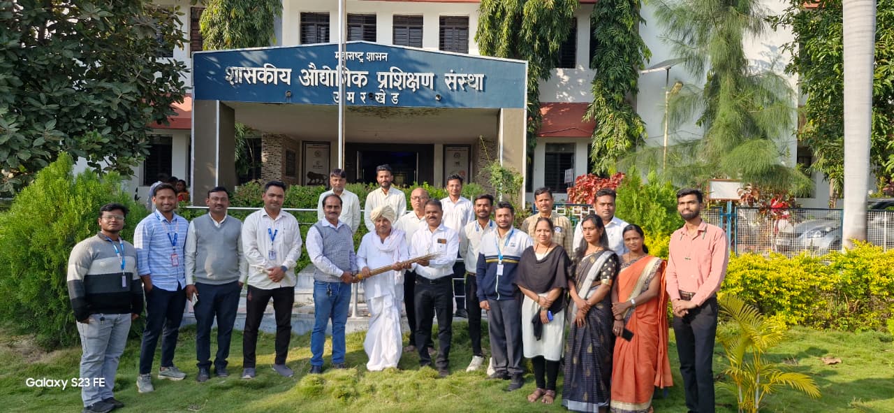 उमरखेड येथील आयटीआयमध्ये राष्ट्रसंत साईनाथ महाराज वसमतकर यांच्या मार्गदर्शनाखाली स्वच्छता अभियान