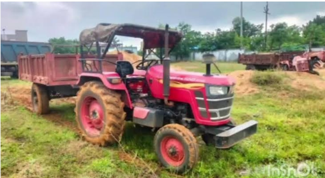 पिंपळगाव वन येथे रेतीची विनापरवाना वाहतूक करणारे ट्रॅक्टर पकडले.