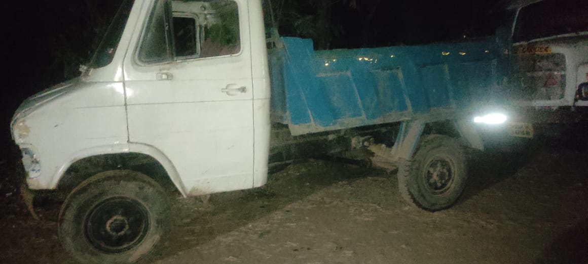 टाकळी गावाजवळ येथे रेतीची विनापरवाना वाहतूक करणारे 407 वाहन पकडले