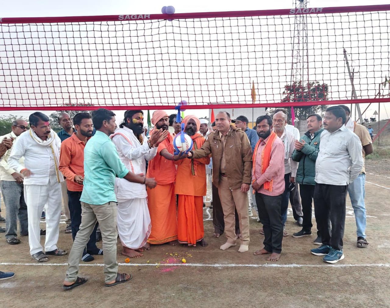मुडाणा येथे हॉलीबॉल सामन्याचे उद्घाटन