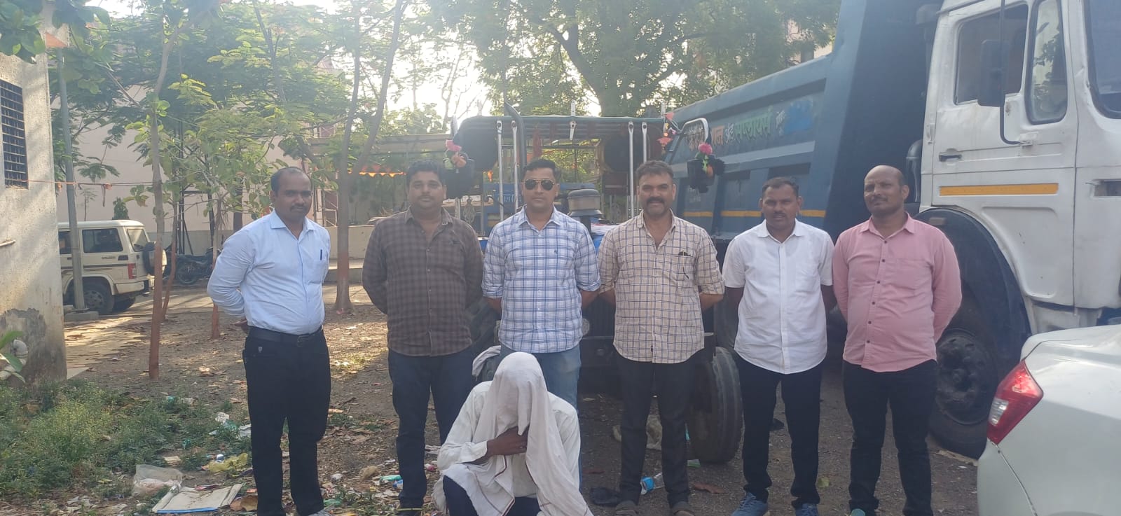 उमरखेड पोलीस स्टेशन हददीत अवैध पिवळी रेती वाहतुक करणारे टॅक्टर जप्त करुन चालक यांच्यावर गुन्हा दाखलस्थानिक गुन्हे शाखा यवतमाळ यांची कारवाई